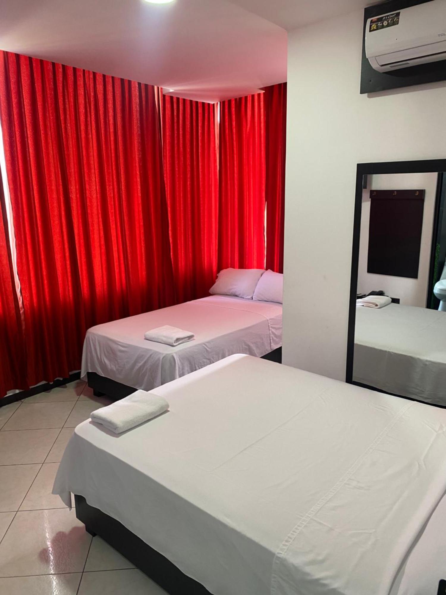 Bryss Hotel Santo Domingo de los Colorados Exteriér fotografie